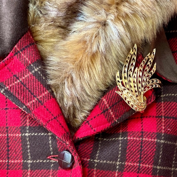 VINTAGE MONET Gold Tone Feather Bouquet Brooch, Mid-Century - Picture 4 of 7